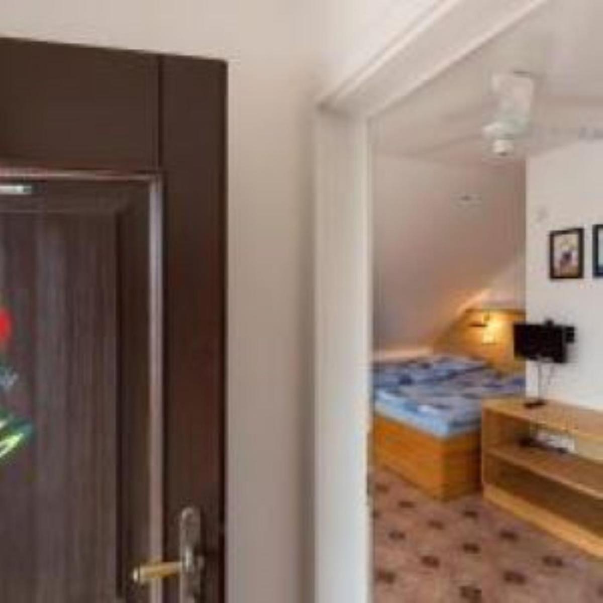 Pension Cerny Jezdec Леднице Екстериор снимка